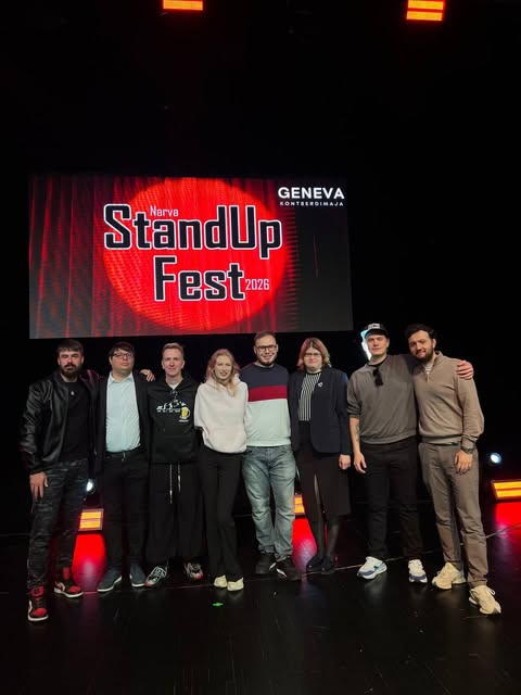 Группа участников на сцене перед экраном Narva StandUp Fest 2026 в Geneva.